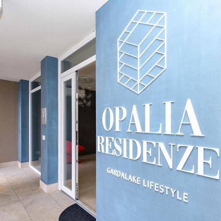 Opalia Residence - Garda Lake Lifestyle Apartment ペスキエーラ・デル・ガルダ エクステリア 写真