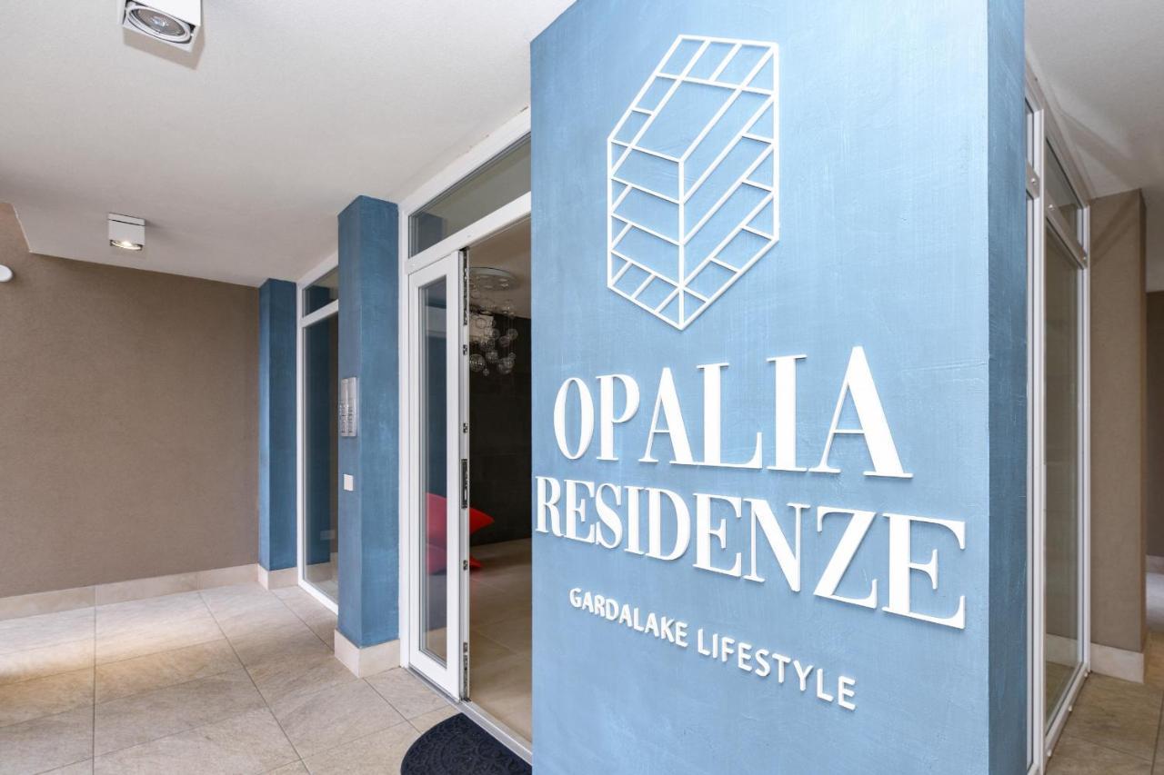 Opalia Residence - Garda Lake Lifestyle Apartment ペスキエーラ・デル・ガルダ エクステリア 写真