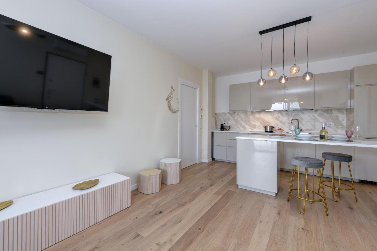 Opalia Residence - Garda Lake Lifestyle Apartment ペスキエーラ・デル・ガルダ エクステリア 写真