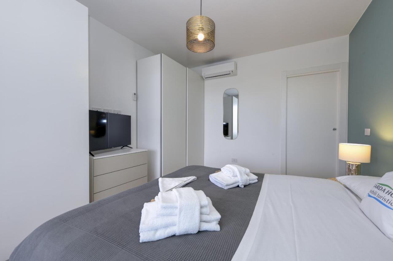 Opalia Residence - Garda Lake Lifestyle Apartment ペスキエーラ・デル・ガルダ エクステリア 写真
