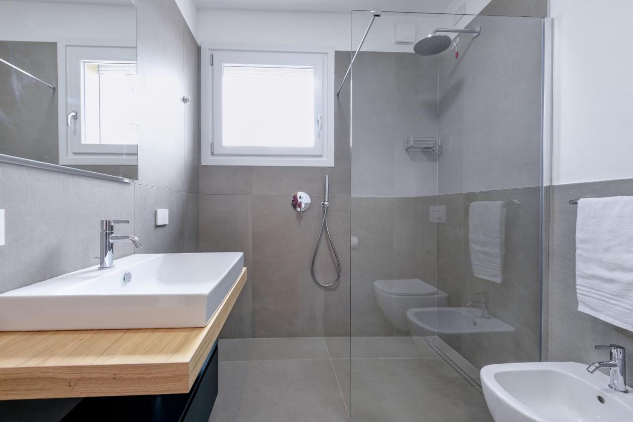 Opalia Residence - Garda Lake Lifestyle Apartment ペスキエーラ・デル・ガルダ エクステリア 写真