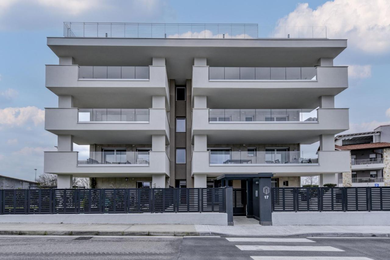 Opalia Residence - Garda Lake Lifestyle Apartment ペスキエーラ・デル・ガルダ エクステリア 写真