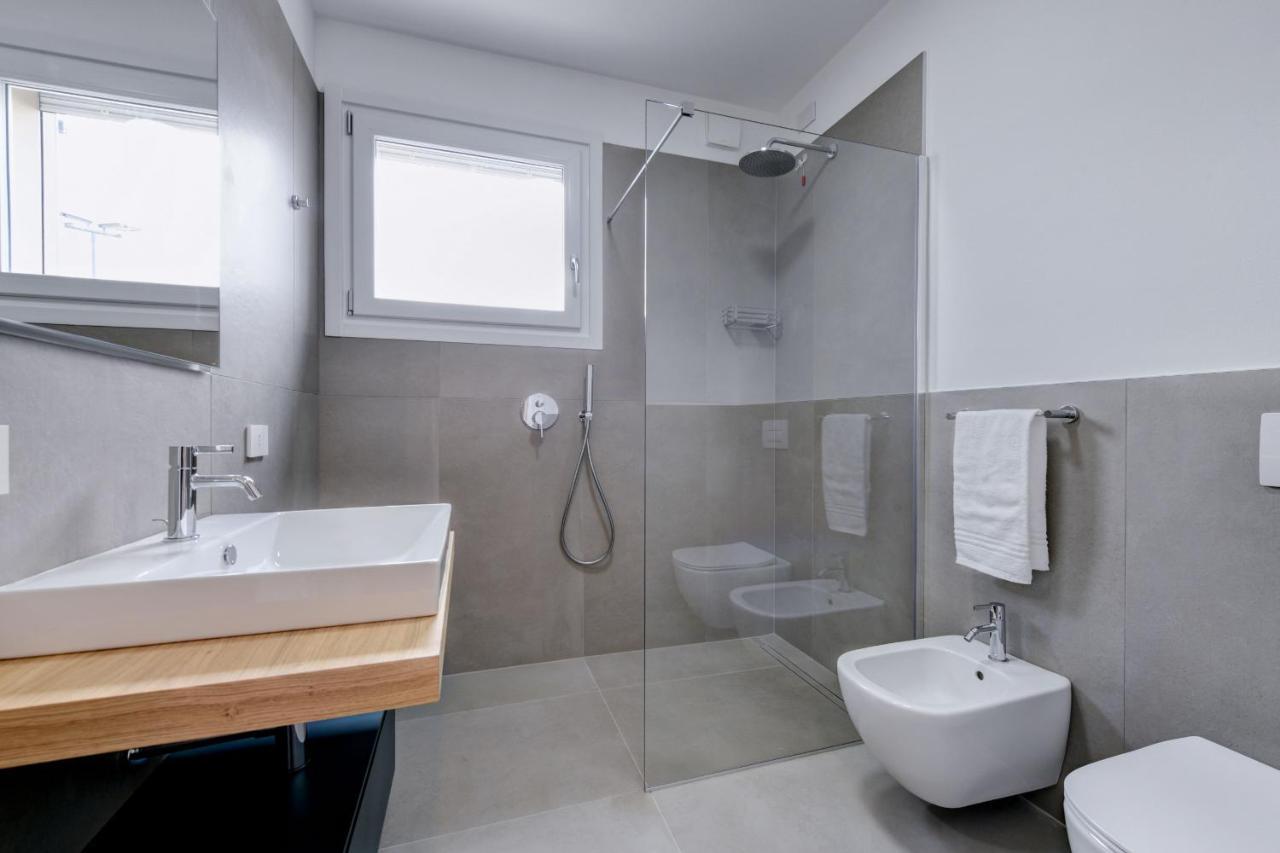 Opalia Residence - Garda Lake Lifestyle Apartment ペスキエーラ・デル・ガルダ エクステリア 写真