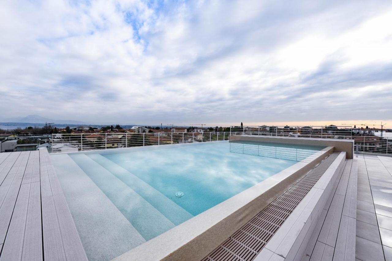 Opalia Residence - Garda Lake Lifestyle Apartment ペスキエーラ・デル・ガルダ エクステリア 写真