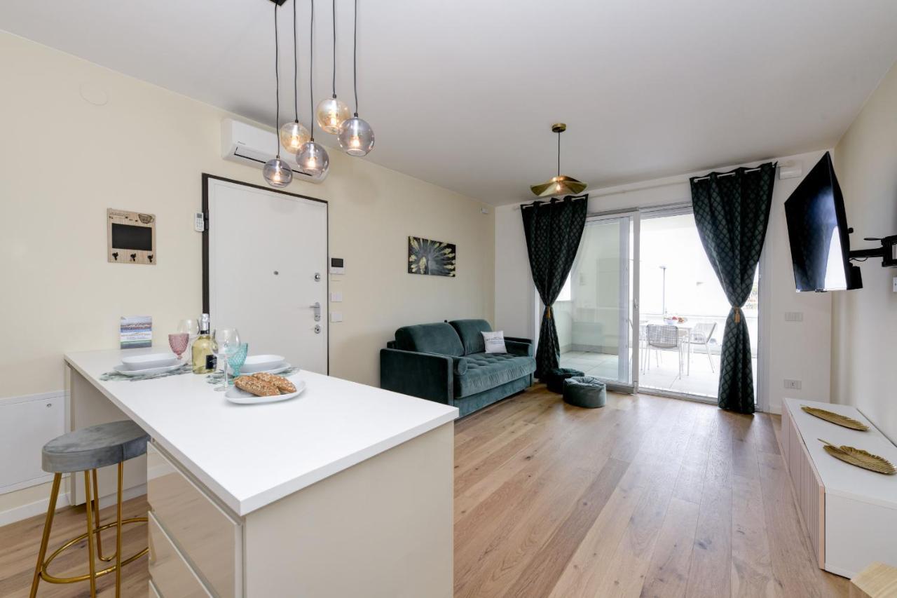 Opalia Residence - Garda Lake Lifestyle Apartment ペスキエーラ・デル・ガルダ エクステリア 写真