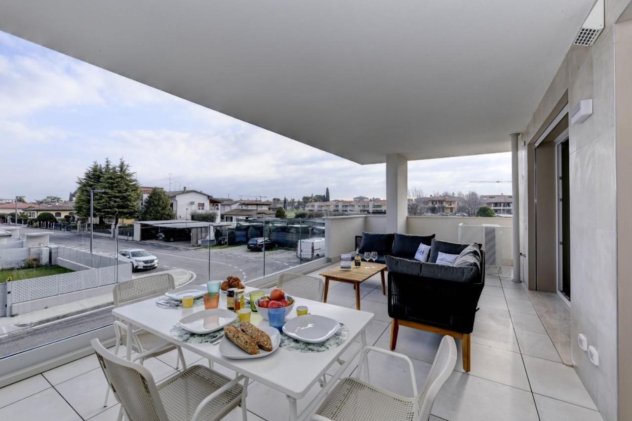 Opalia Residence - Garda Lake Lifestyle Apartment ペスキエーラ・デル・ガルダ エクステリア 写真