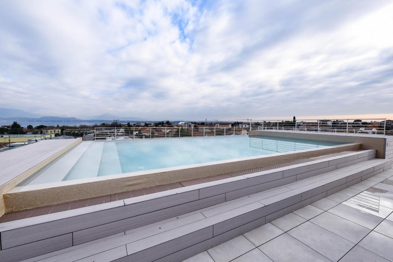 Opalia Residence - Garda Lake Lifestyle Apartment ペスキエーラ・デル・ガルダ エクステリア 写真