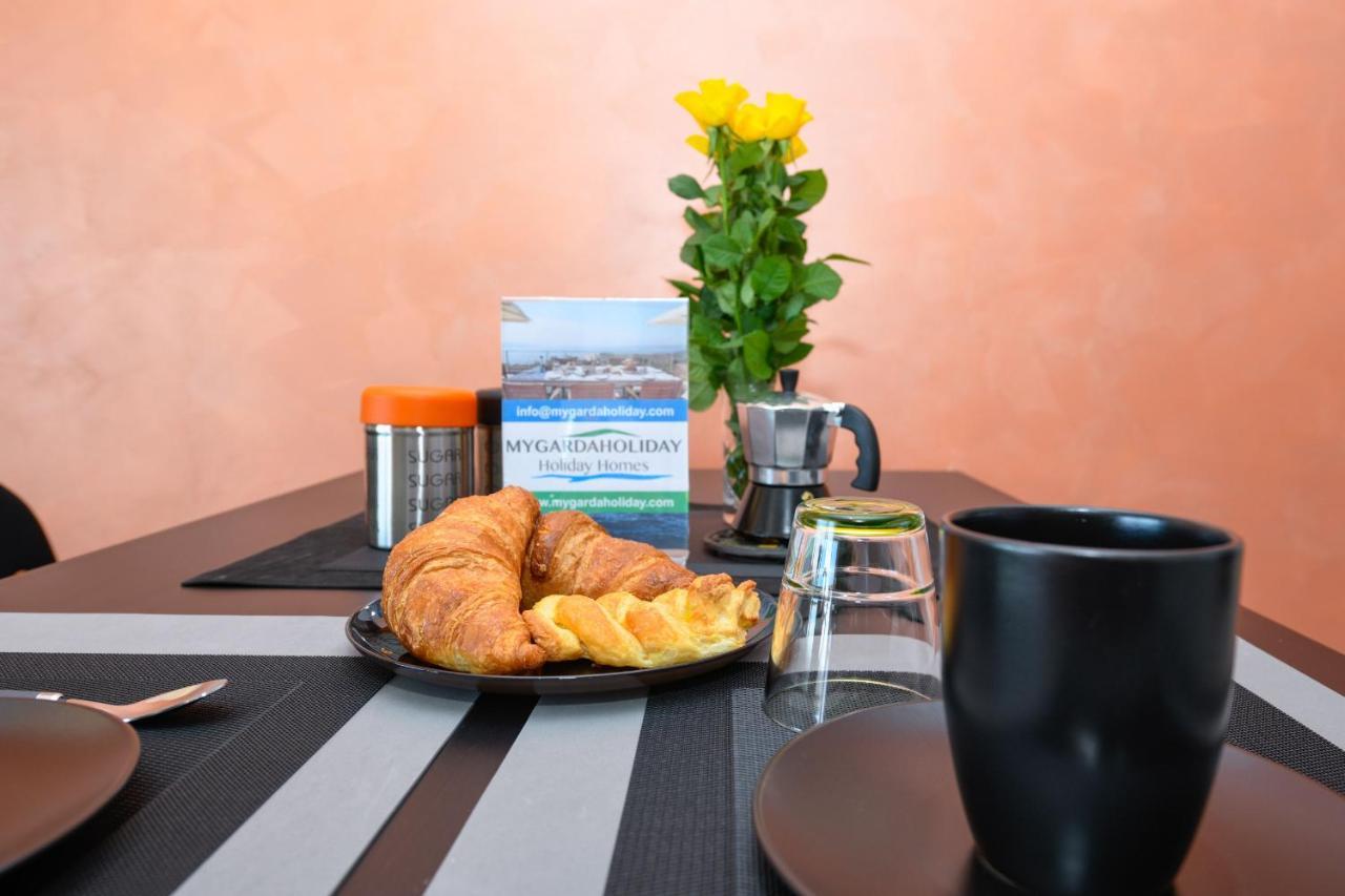 Opalia Residence - Garda Lake Lifestyle Apartment ペスキエーラ・デル・ガルダ エクステリア 写真